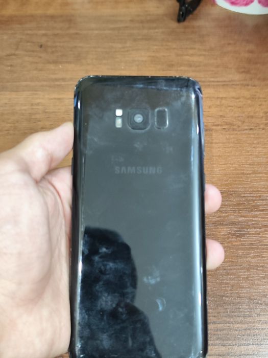Samsung galaxy s8 plus 64/4 SROCHNI Ideal fakat chizik bor ekran sinma