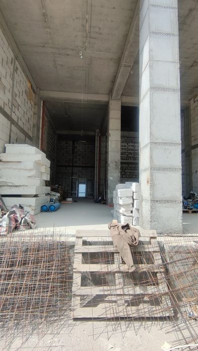 Продаётся ком. помещение 370 кв.м ЖК Italiano vero Садыка Азимова