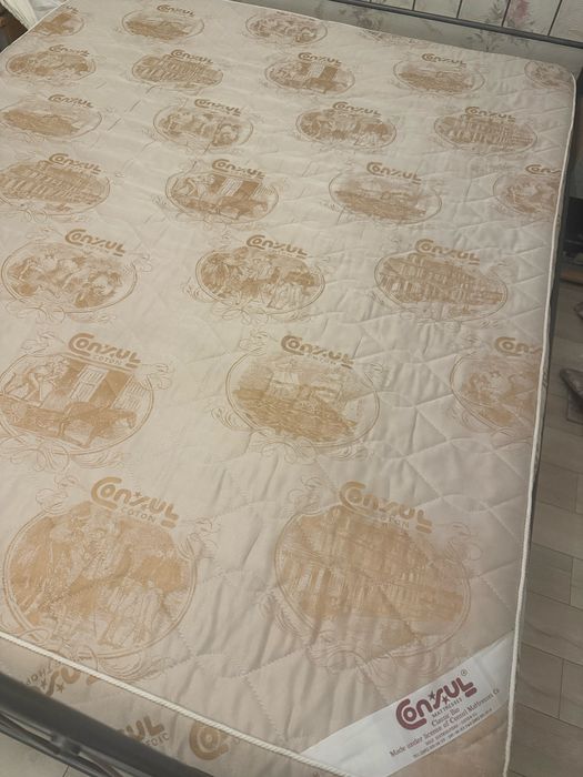 Матрас  б/у,  размер 190х 160, в хорошем состоянии