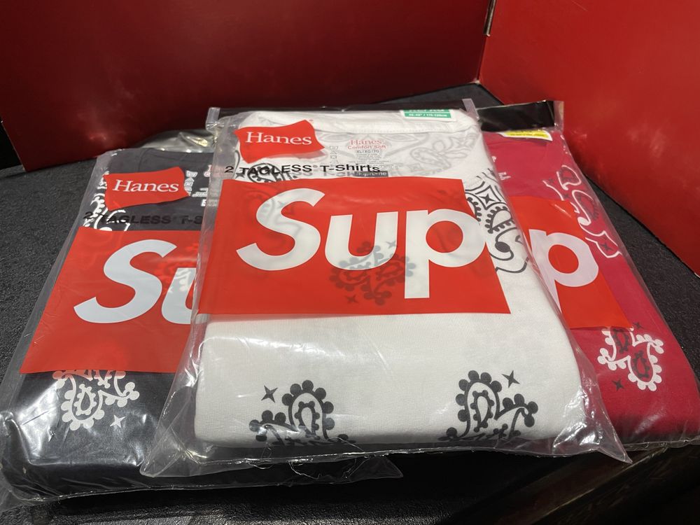 Supreme Hanes Bandana Tagless Tees (2 Pack) - L,XL Shoemag