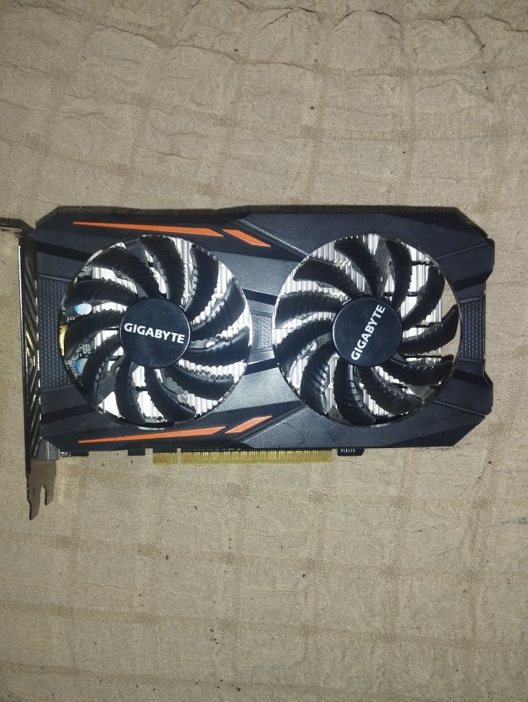 Продавам видео карта gtx 1050 ti