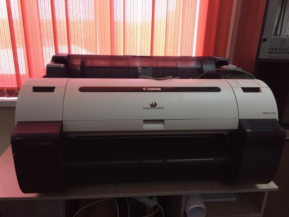 Продаю плоттер Canon imagePROGRAF IPF670 без стенда