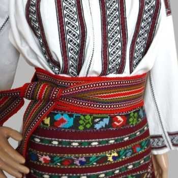 Costum popular vechi autentic lucrat manual masura M
