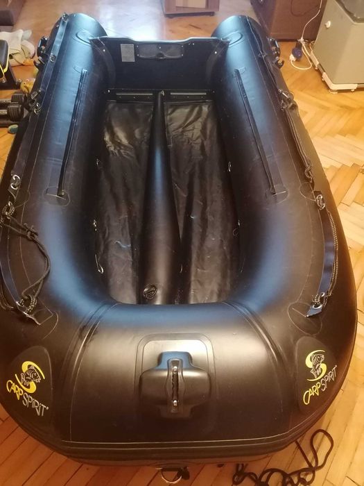 Vând barcă gonflabilă CARP SPIRIT BLACK BOAT  podină din aluminiu 270