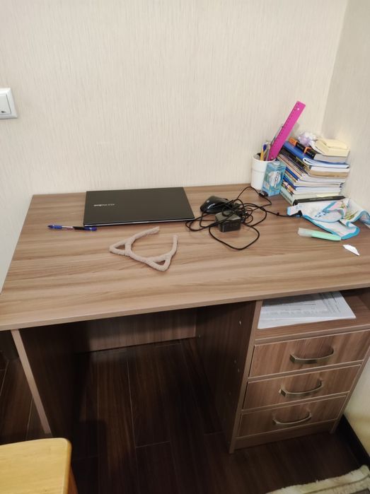 Письменный стол!