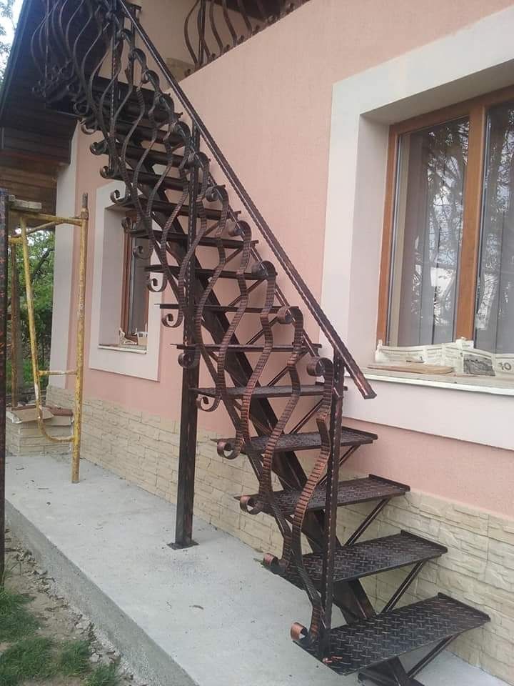 Balcoane, balustrade si scari metalice interioare