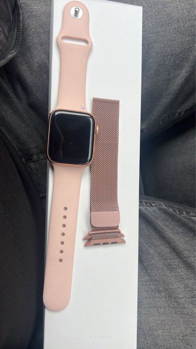 Смарт-часы Apple Watch SE 44mm