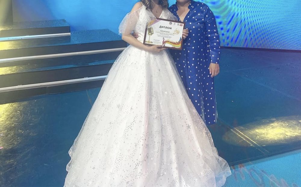 Продам вечерние платья