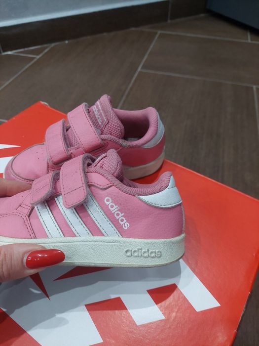 Продавам детски маратонки Adidas