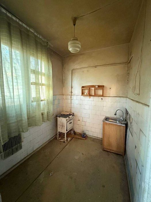 СРОЧНО !! Продаётся квартира в Яшнабаде 1/2/4 ( 30 кв/м ) Дубовая