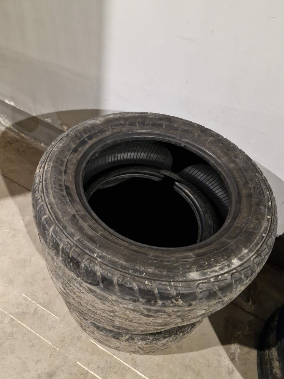 Три штуки б/у летние шины 215/60 R16 Bridgestone