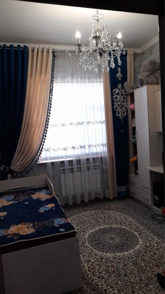Продам штор партер