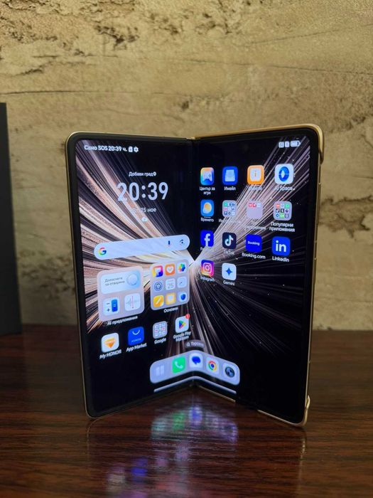 Продавам чисто нов телефон Honor Magic V5 за 2 600 лв.