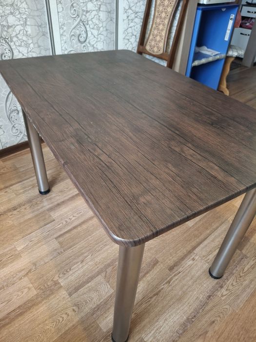 Стол  обеденный в кухню