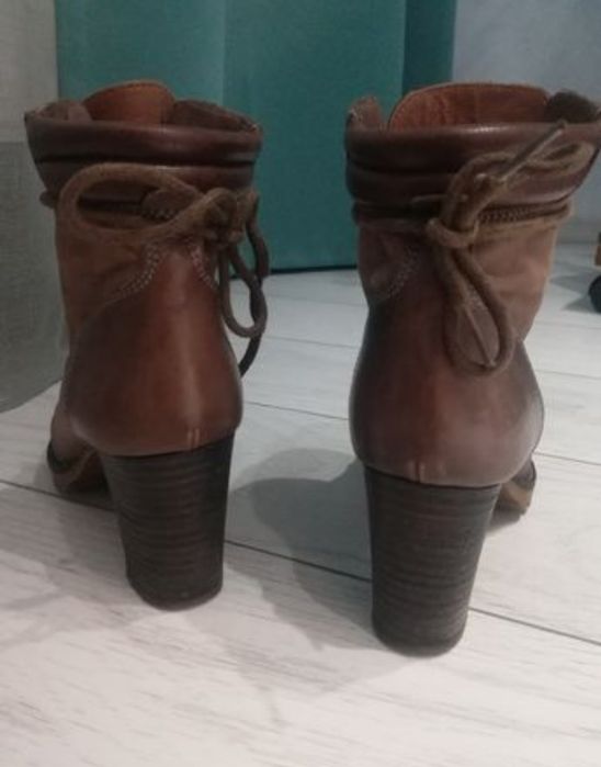 Botine toc gros din piele