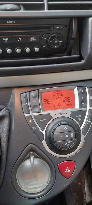 Peugeot 807 2.2 HDI
Юни 2006 на части