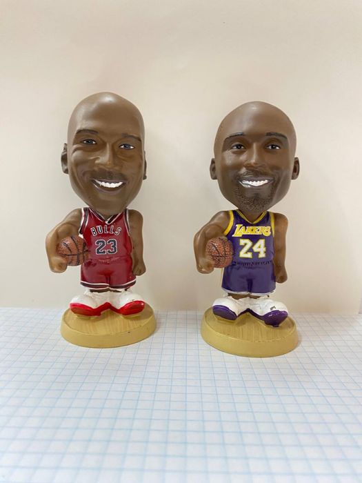 продам фигурки коби и джордан