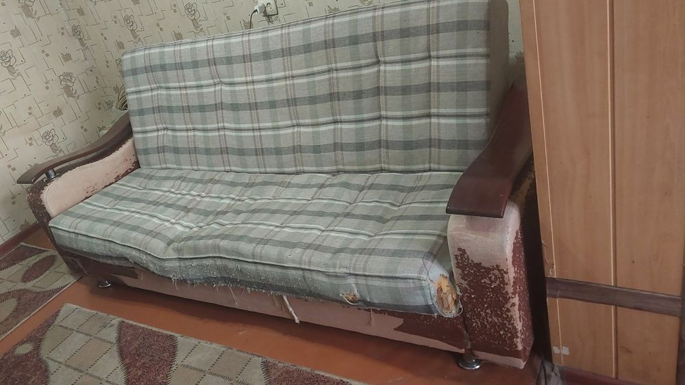 Отдам даром Диван и компьютерное кресло ..Механизм целый.