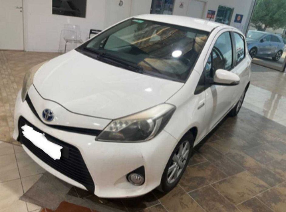Toyota Yaris Hybrid 3 броя на части