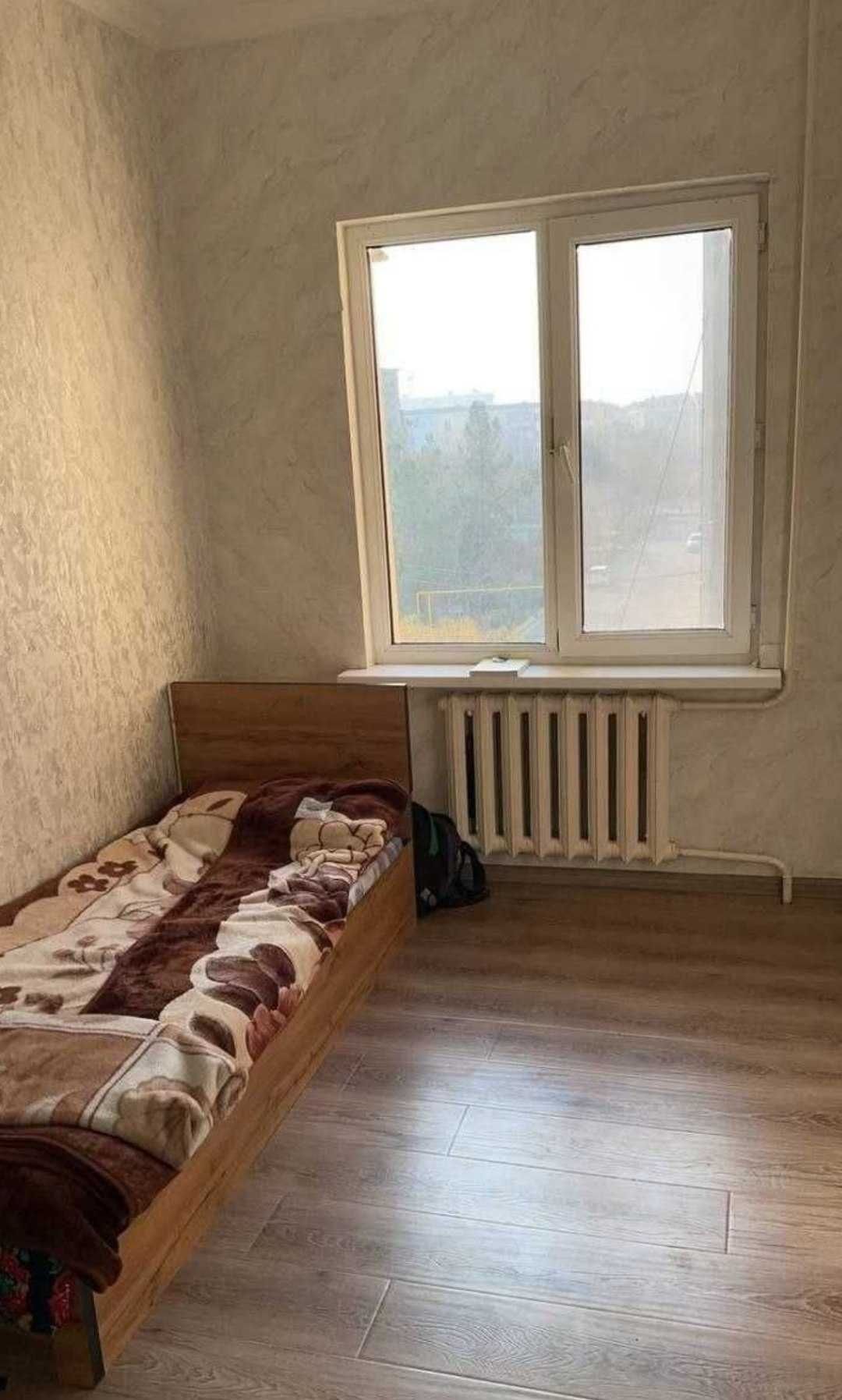 Yunusabad 18 kvartal 2 xona 3 etaj 58² sotiladi