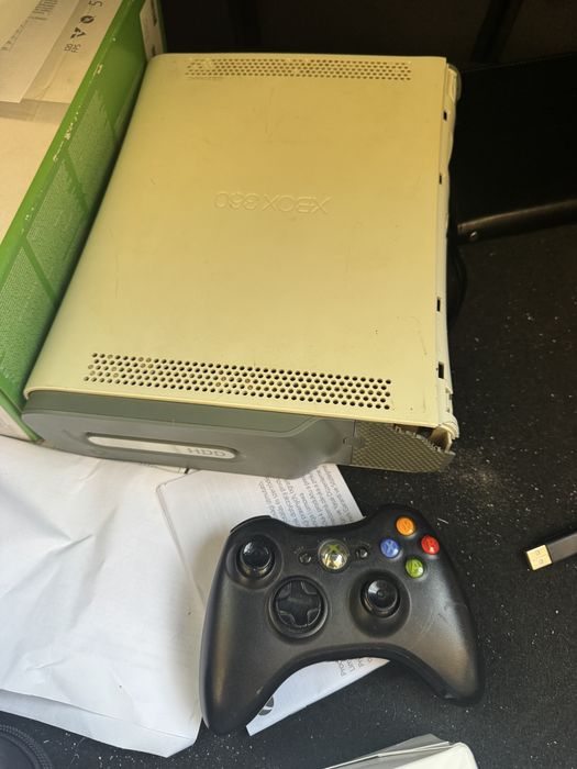 Xbox 360 + controller Piese