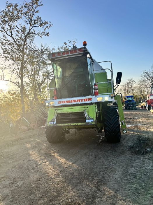 Vând combină  claas