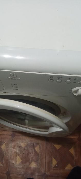 Стиральная машина Индезит б/у,рабочая
