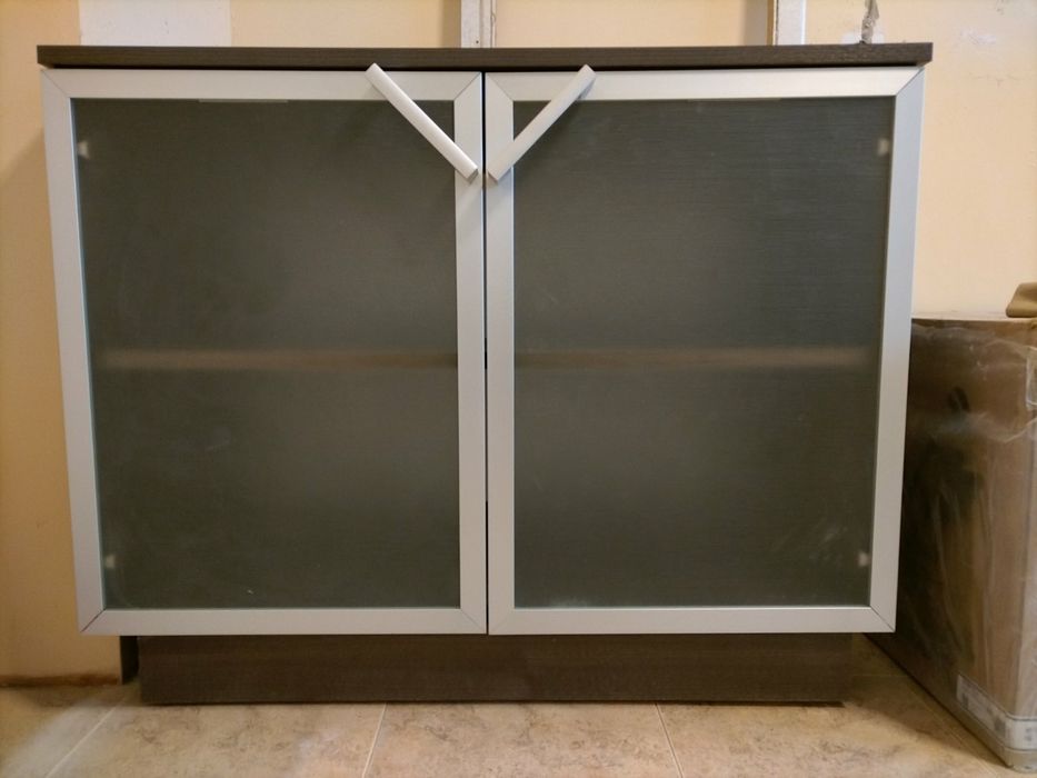 Шкаф венге стъкло мат