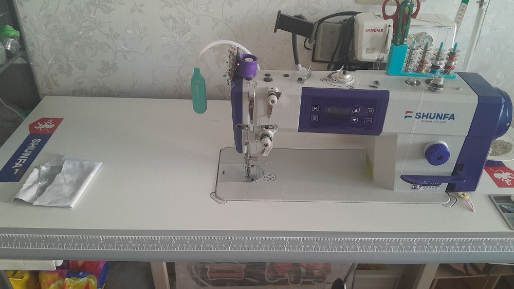Промышленная швейная машинка