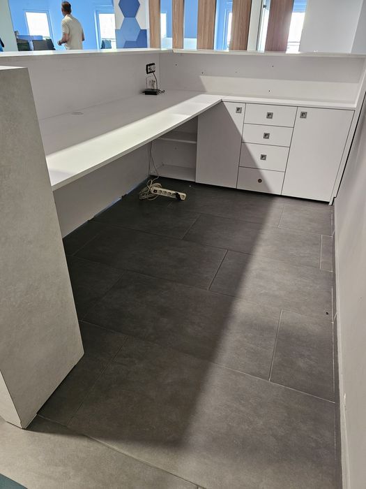 De vânzare – Recepție modernă + candelabre design premium

Perfectă p