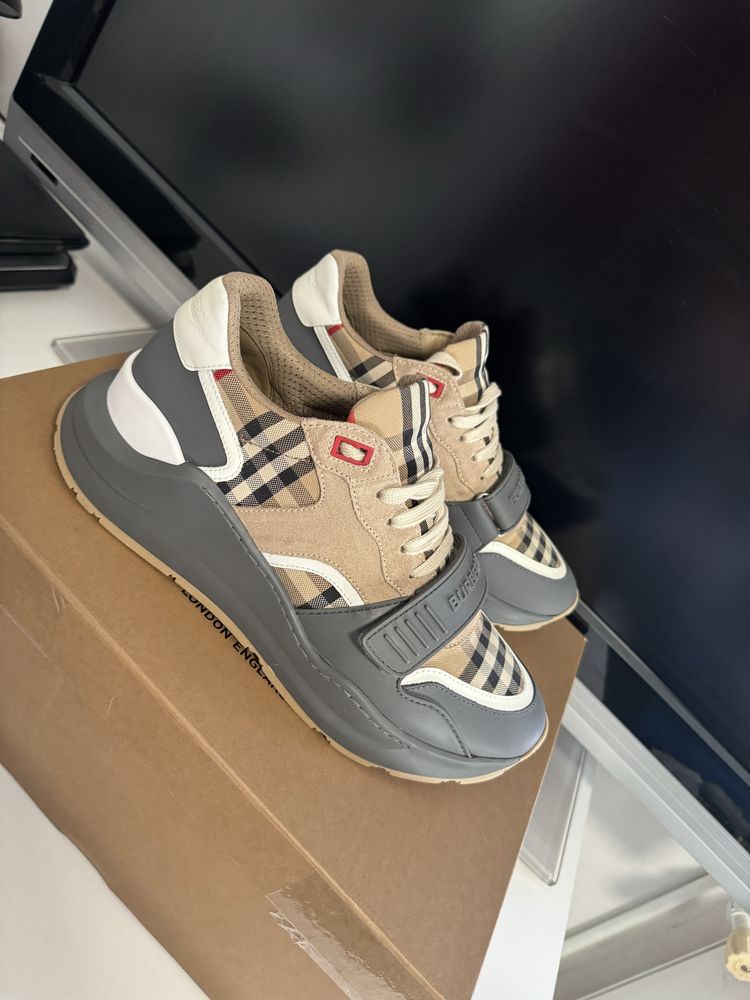 Burberry low men sneakers