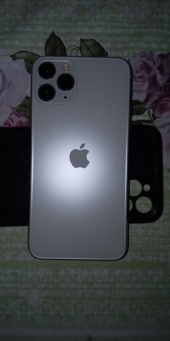 Продам айфон 11 про