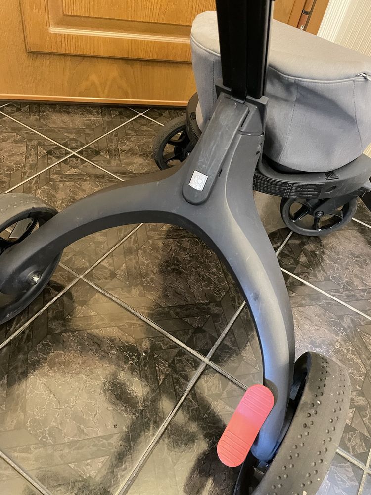 Stokke® Xplory® X + бебешки кош - цвят Modern Grey