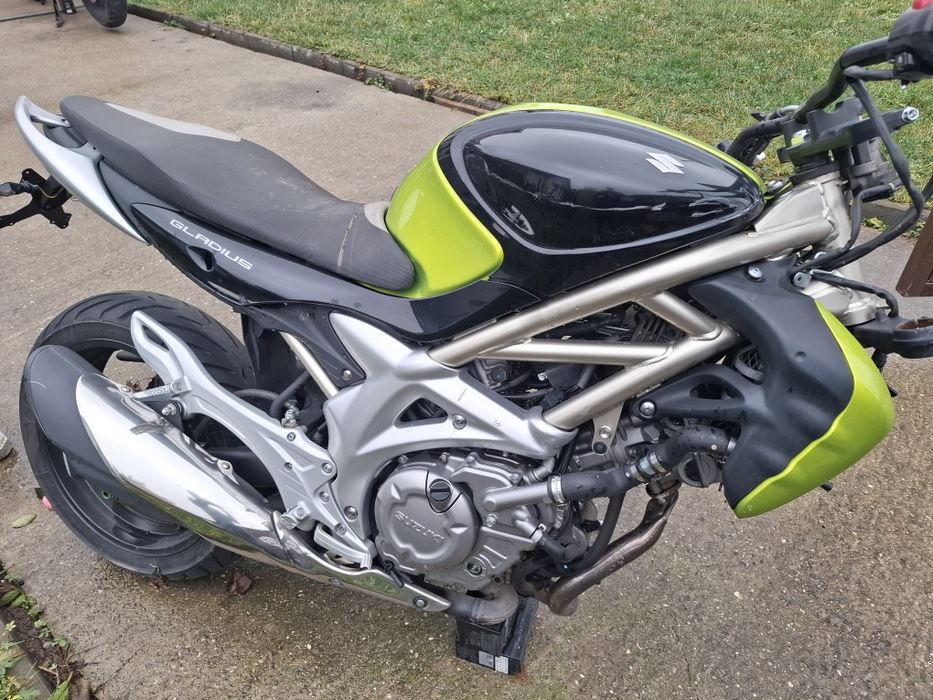 Dezmembrez sau vand întreg Suzuki SFV 650 Gladius