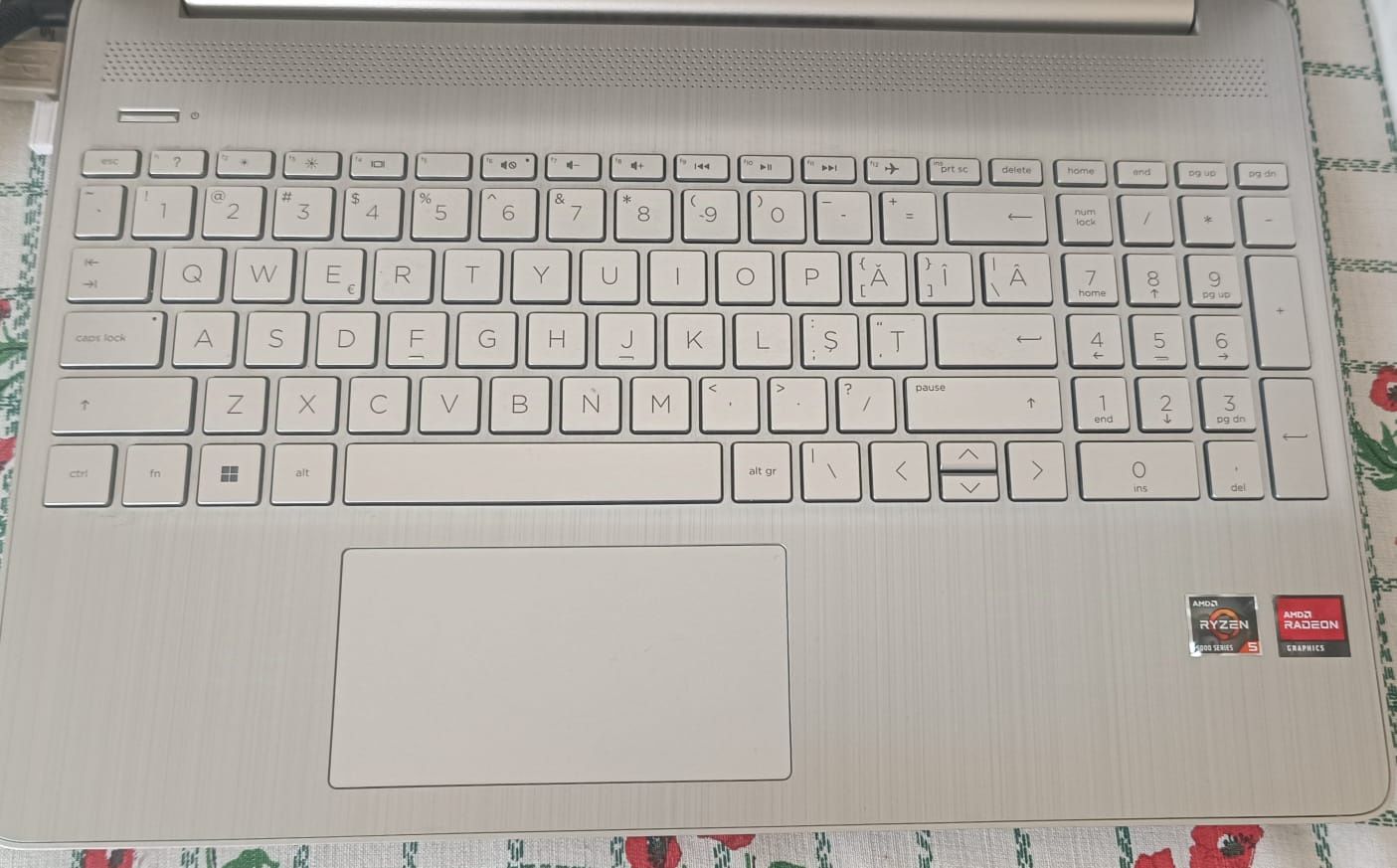 Laptop  Hp15e ec2056nq