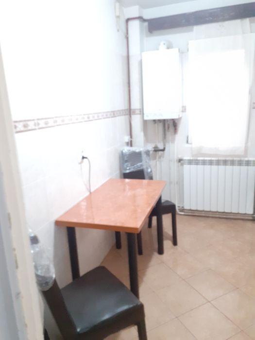 Închiriez apartament 2 camere etaj 1