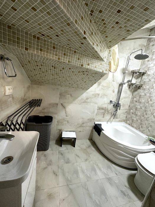 Katta Qozirobodda yangi hovli arendaga beraman