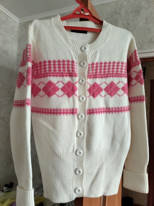 Кофточка новая шерстяая р.44-46