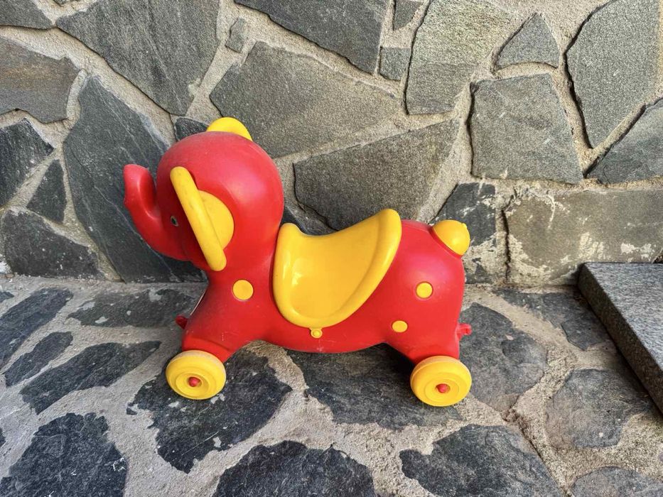 Слонче и скейтборд