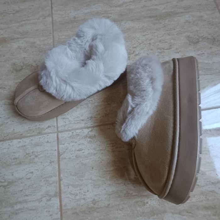 Ghete pufoase la modă bej diferite mărimi .Preț 50 lei