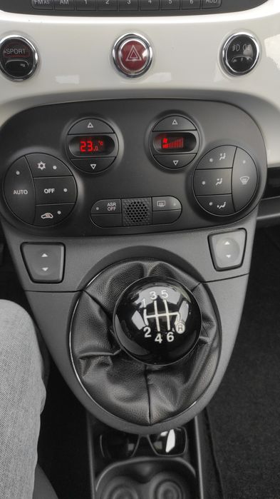 Vând Fiat 500 benzină