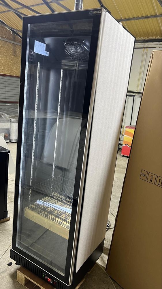 Vitrina frigorifica cu o usa complata din sticla