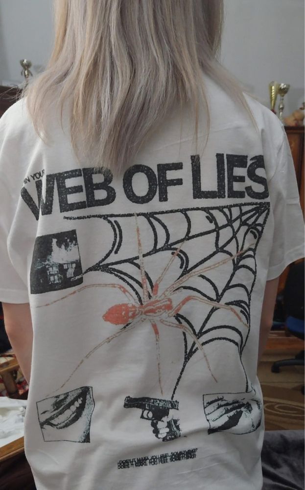 Tricou custom web of lies