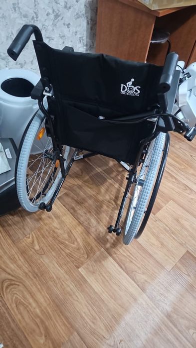 Продам инвалидную коляску в отличном состояний