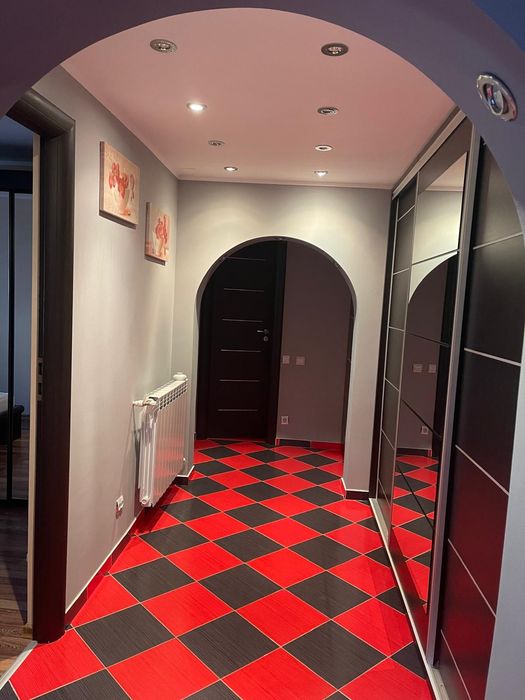 Inchiriez apartament M6 Targoviste