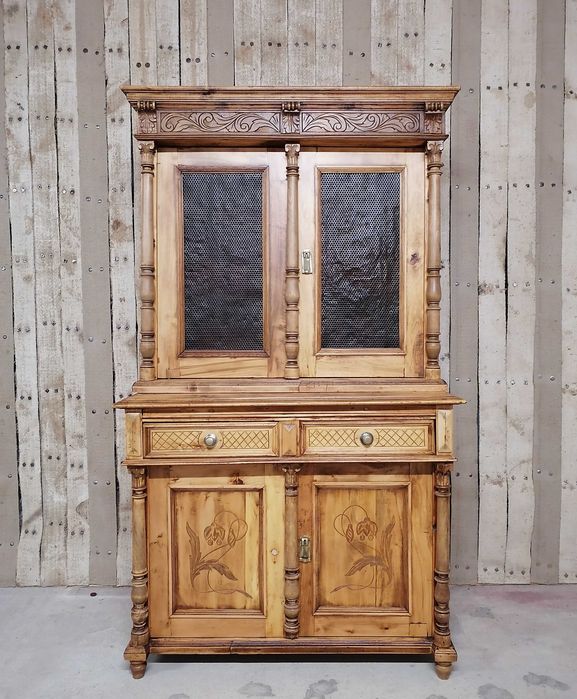 Bufet/Dulap foarte vechi din lemn masiv /Vitrina