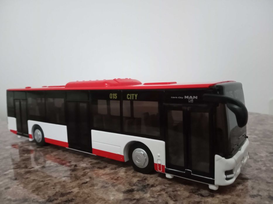 Vând autobuze machetă