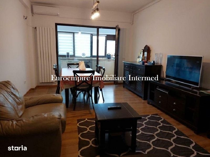 Apartament de  vanzare cu 4 camere, zona km 4-5