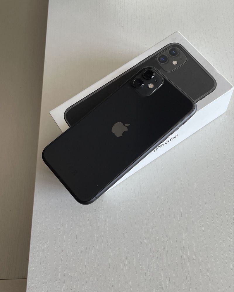 Vand iphone 11 negru impecabil