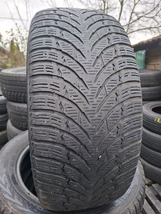 Vand 2 anvelope 235 55 17 nokian de iarna bune  dot 2020